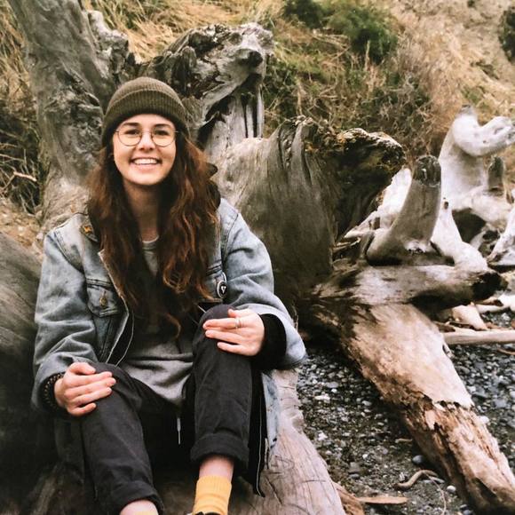 Meet your Posher, Kayleigh - Picture 1 of 1